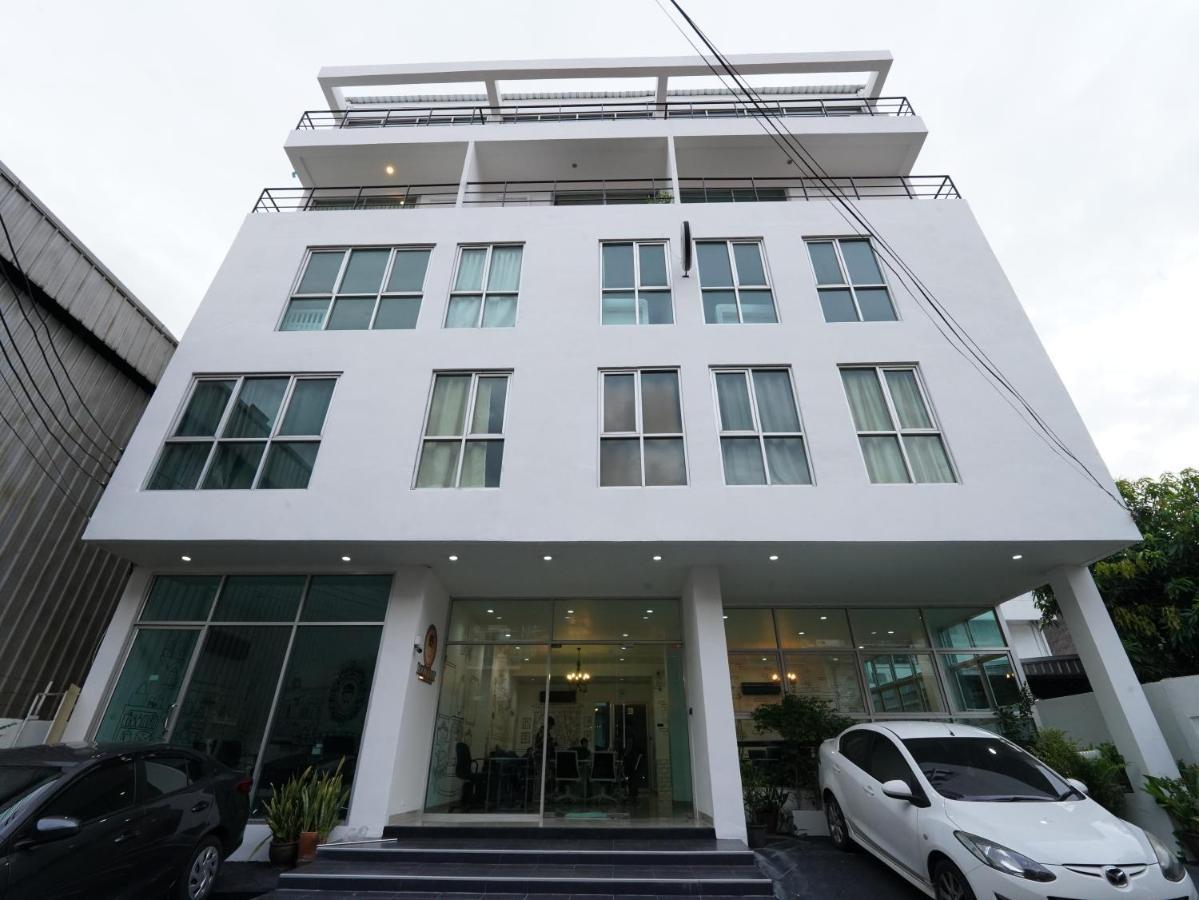 Roomquest Bangkok Sukhumvit 50 Exterior foto